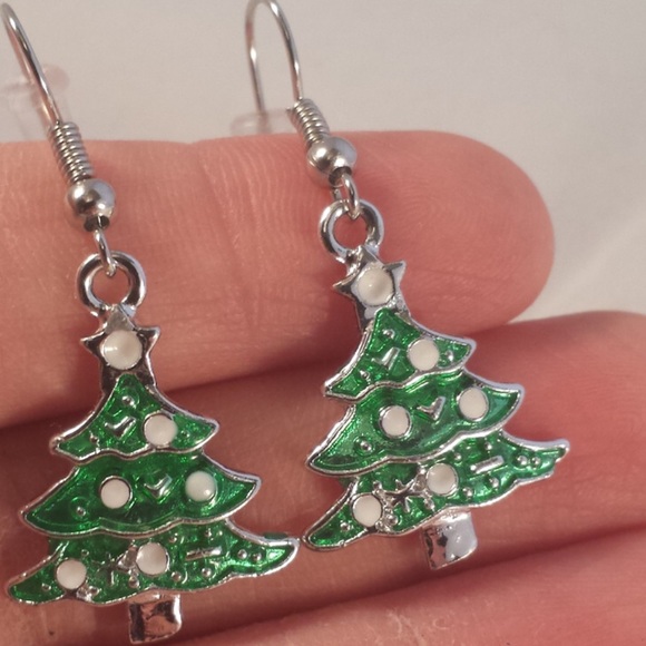 Christmas Tree Dangle Acrylic Earrings New🎄 - Picture 5 of 6